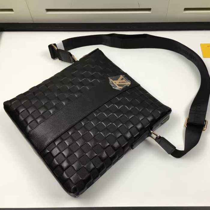 2017春夏存在感のある  ルイ ヴィトン LOUIS VUITTON ショルダーバッグ 斜め掛けバッグ