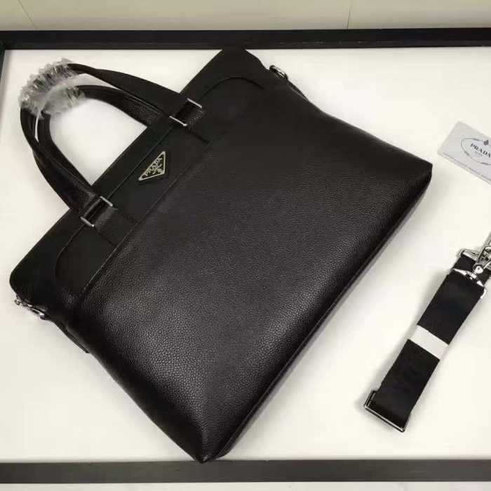 綺麗に決まるフォルム！2017春夏 プラダ PRADA 手持ち&ショルダー掛け
