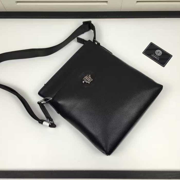 美品！2017春夏 ヴェルサーチ VERSACE ショルダーバッグ 斜め掛けバッグ