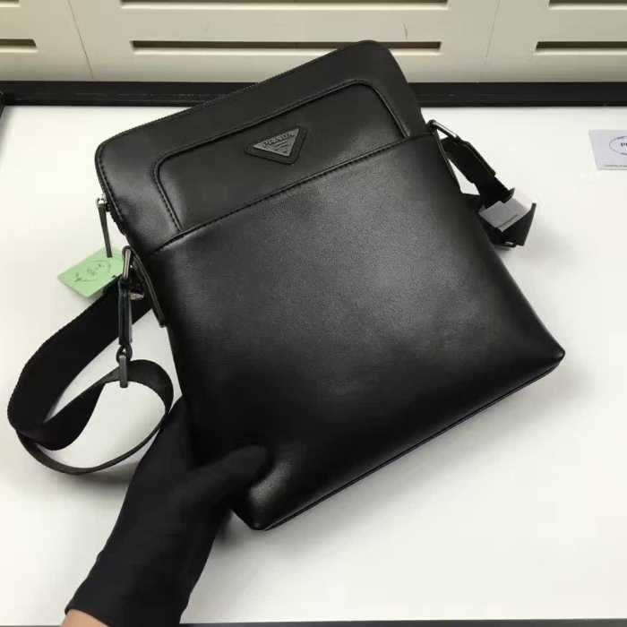 個性的なデザ 2017春夏 プラダ PRADA ショルダーバッグ 斜め掛けバッグ
