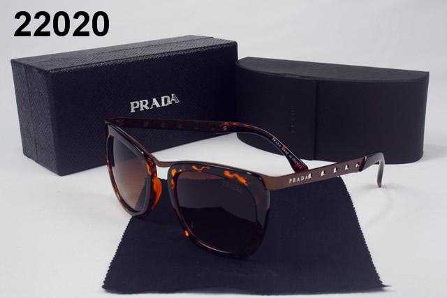 季節感のあるプラダ PRADA 相性抜群サングラス.