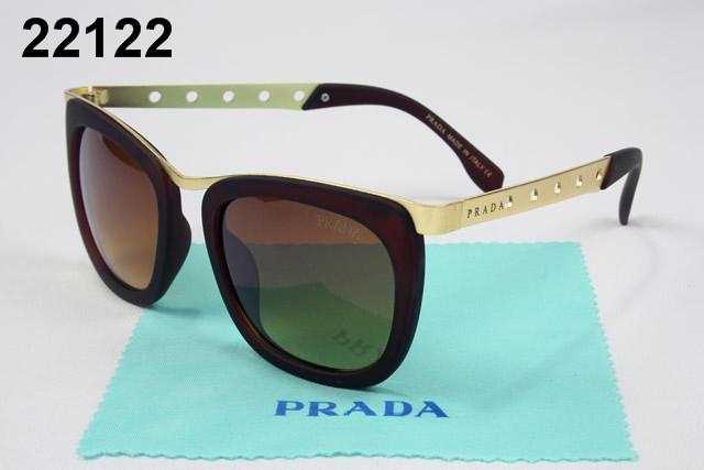 シンプルな着こなしプラダコピー PRADA サングラス.