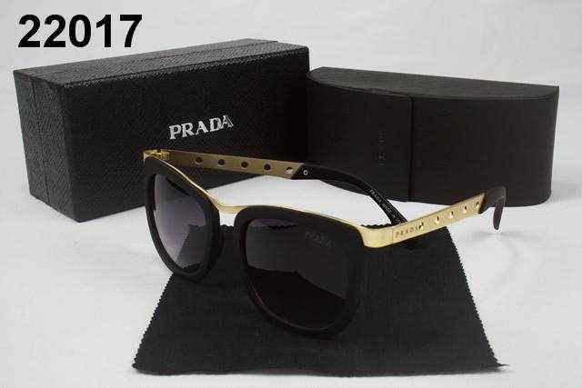 魅せる春プラダコピー PRADA 上品な雰囲気もあるサングラス.
