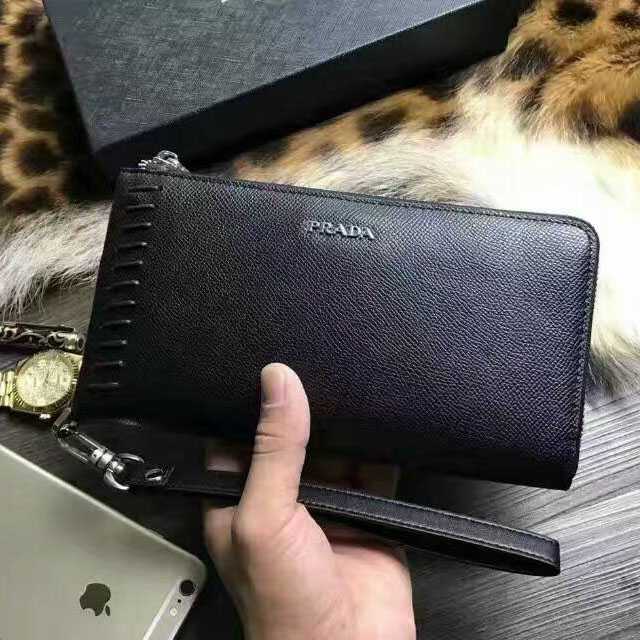 2017春夏 ムダな装飾を排したデザイン  プラダ PRADA 財布