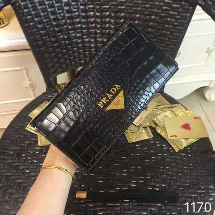 重宝するアイテム 2017春夏 プラダ PRADA 財布