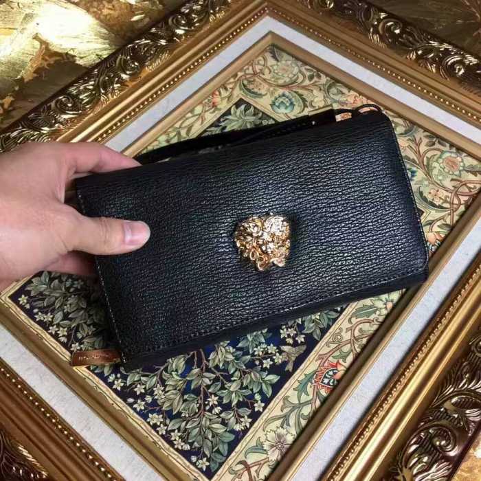 ムダな装飾を排したデザイン 2017春夏 ヴェルサーチ VERSACE 財布